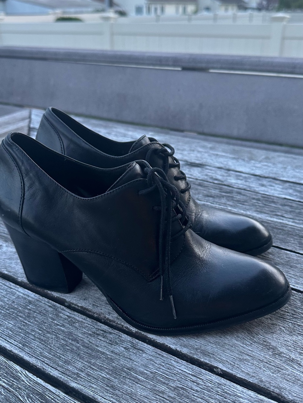 G.H. Bass & Co. Black Leather Lace-Up Heeled Oxfords - Picture 5 of 7